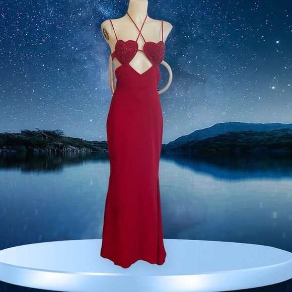 OH POLLY SERENA Embellished Heart Cup Detail Evening Gown Fire Red (US 6 UK 10) - Picture 8 of 13